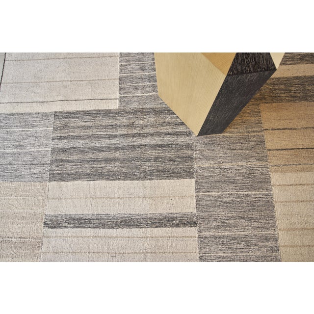 Exquisite Rugs Geometric Flatweave Handmade New Zealand Wool & Bamboo Silk Ivory/Blue/Gray Rug-5'X8' For Sale In Los Angeles - Image 6 of 7