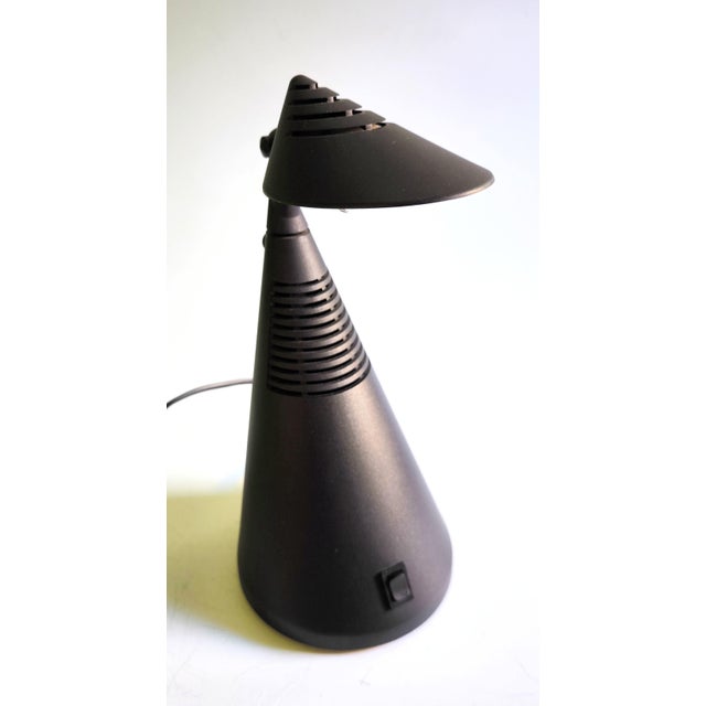 Spectacular FASE table lamp, High-Tech style, Scorpio model, in black. From Spain, dating from the mid-1980s. This lamp...