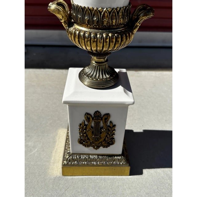 French Vintage Westwood Industries White Porcelain/Brass Table Lamp For Sale - Image 3 of 11