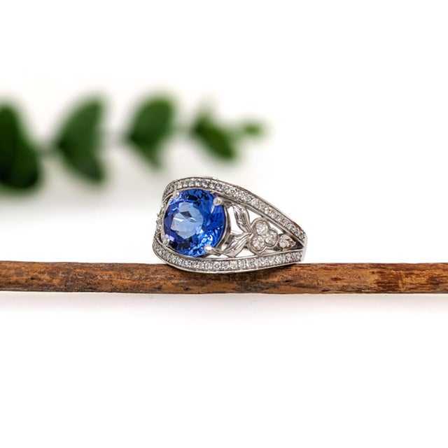 3.19ct Tanzanite & Diamond Ring in 14k White Gold – Round 9mm – Statement Ring, Size 6.75 For Sale - Image 4 of 7