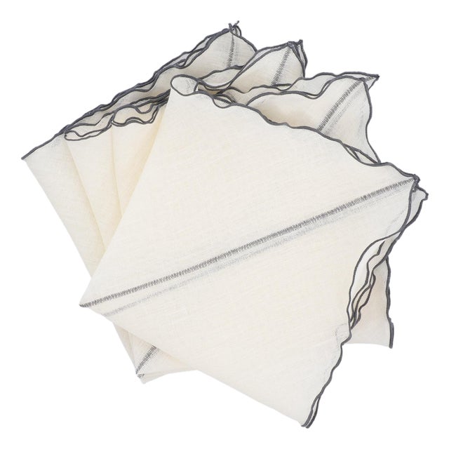 Milano Linen Napkins With Charcoal Ruffled Edges, Set of 4 For Sale