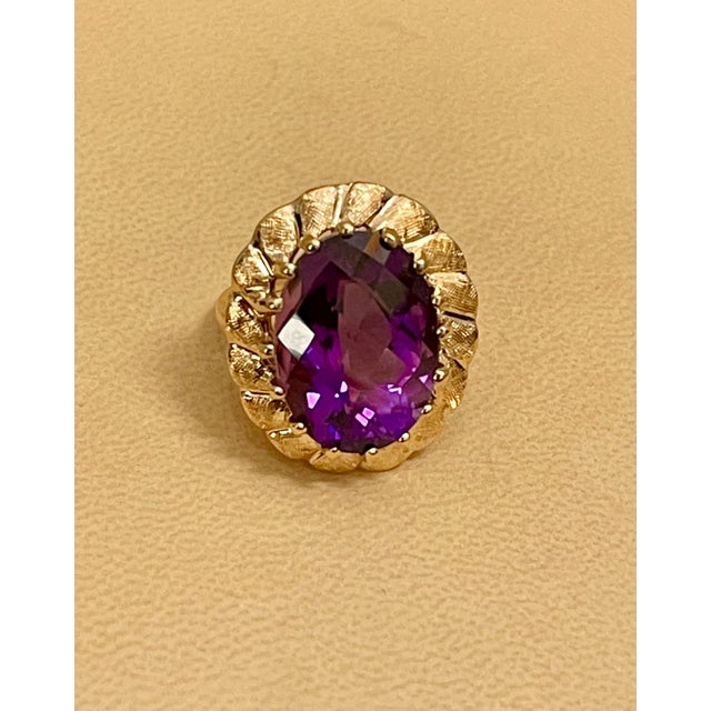 Metal 10 Carat Checker Board Amethyst Cocktail Ring in 14 Karat Yellow Gold For Sale - Image 7 of 18