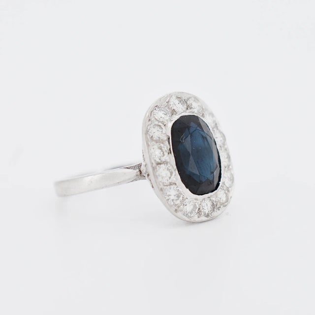 Pompadour ring from the Art Deco period circa 1925 in platinum. It is adorned with a central oval sapphire of...