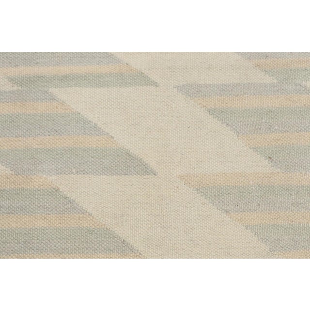Vintage Persian Shiraz Kilim Rug, 02'05 X 09'08 For Sale In Dallas - Image 6 of 10