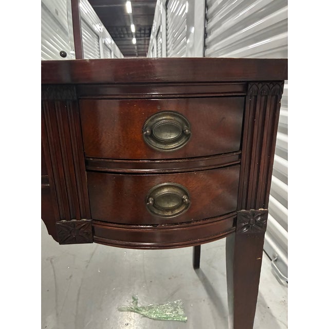 Wood Mid-20th Century Hepplewhite Federal Style Serpentine Mahogany Vanity/Desk Table With Mirror. For Sale - Image 7 of 13