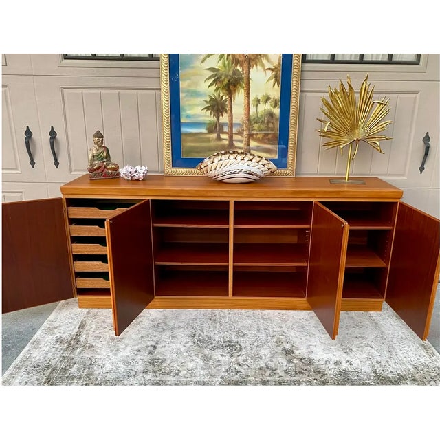 1980s Large Modern Style Chinese Chippendale Credenza or Sideboard For Sale In Savannah - Image 6 of 11