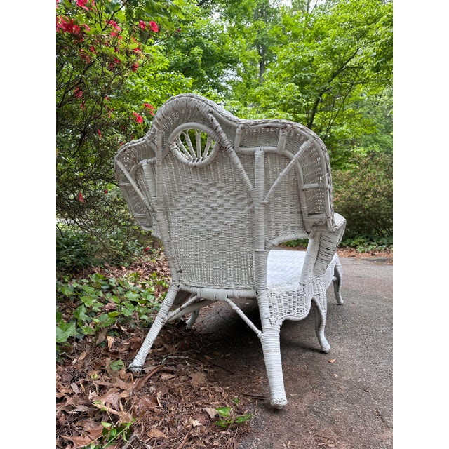 Early 20th Century Early 20th Century Victorian White Wicker Rattan Chaise Lounge Chair For Sale - Image 5 of 11