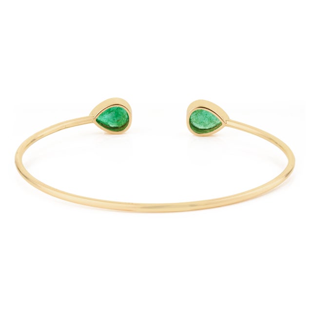 Contemporary 2.58ct Pear Emerald Open Cuff Bangle Bracelet in 14k Yellow Gold For Sale - Image 11 of 17