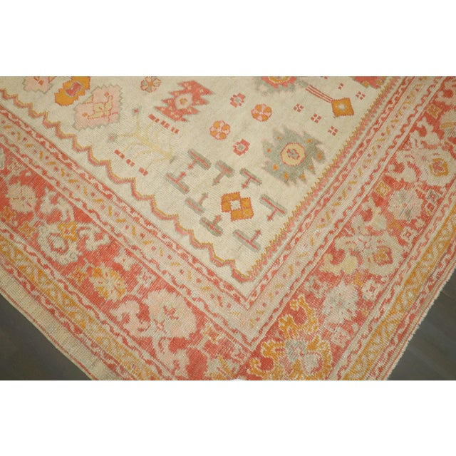an early 20th Century Ivory Field Antique Turkish Oushak Carpet Details rug no. j4067 size 8' 8" x 10' 8" (264 x 325 cm)