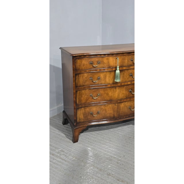 Small Georgian Serpentine Chest of Drawers, 1910 For Sale - Image 10 of 18