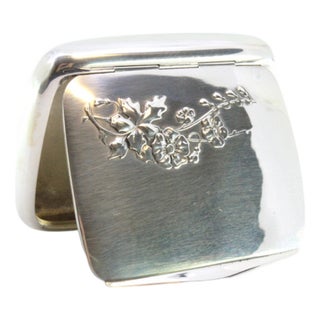 Silver Snuffbox with Floral Reliefs For Sale