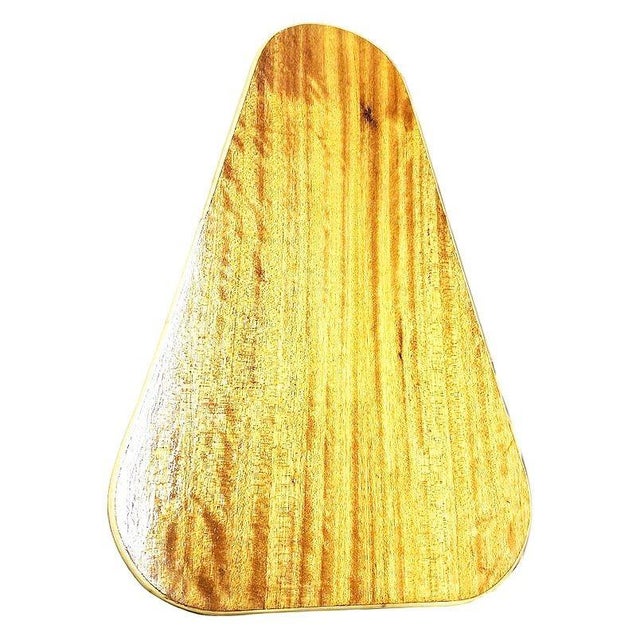 1950s Restored MCM Rattan & Mahogany "Surfbaord" Wedge Side Table W/ Bottom Rack For Sale - Image 4 of 5