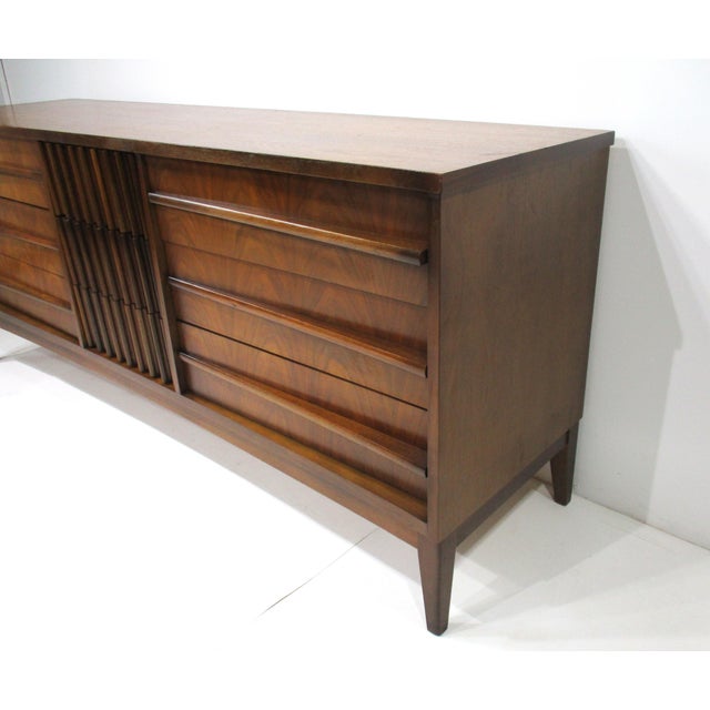 Altavista Lane Mid Century Walnut 9 Drawer Low Boy Dresser in the Style of Altavista Lane For Sale - Image 4 of 13