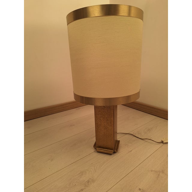Sculpture Table Lamp in Chiseled Brass with Aluminum-Edged Lampshade, 1960s For Sale - Image 4 of 10