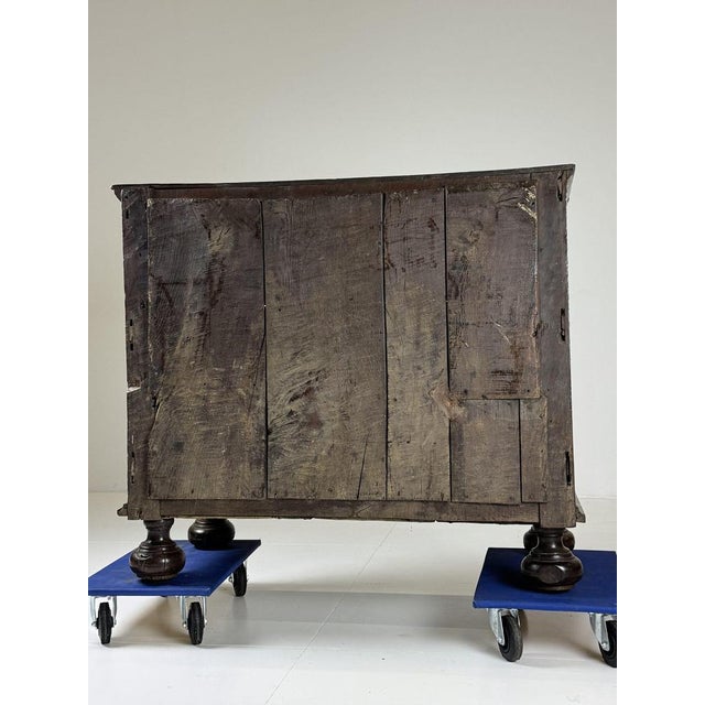 English Chest of Drawers in Oak, 1600s For Sale - Image 3 of 18