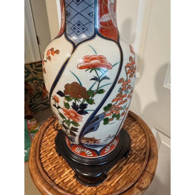 Mid 20th Century Vintage Wildwood Asian Imari Style Porcelain Table Lamp For Sale - Image 5 of 11
