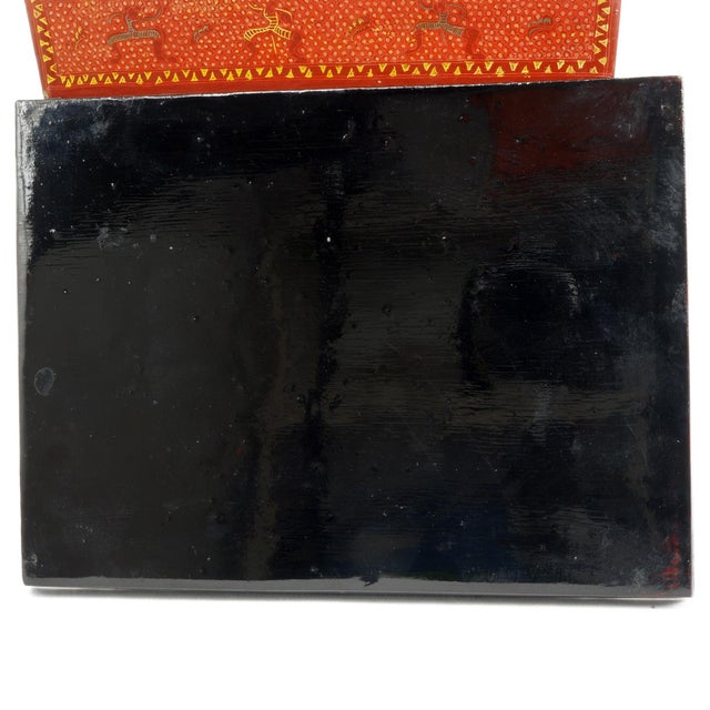 Large Vintage Thai/Burmese Lacquer Hand Painted Box With Lid and Inner Tray For Sale - Image 12 of 14