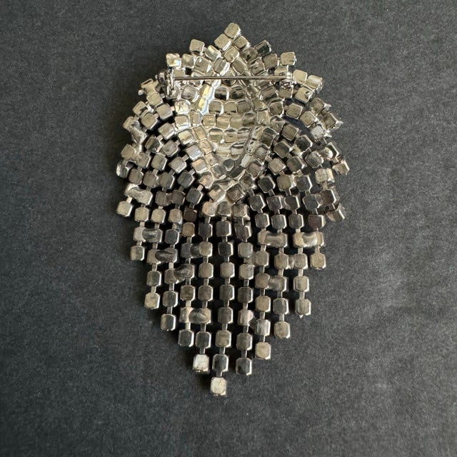 Vintage Rhinestone Waterfall Brooch Articulated Dangle Silver Tone Designer Pin 50s 60s For Sale - Image 6 of 9