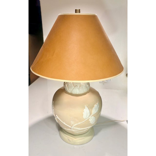 Mid-Twentieth Century Creme and White Ceramic Table Lamp For Sale In Palm Springs - Image 6 of 12