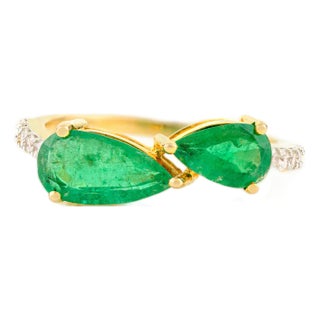 Pear Cut Emerald Toi Et Moi Ring With Diamonds in 14k Solid Gold Size 6 For Sale