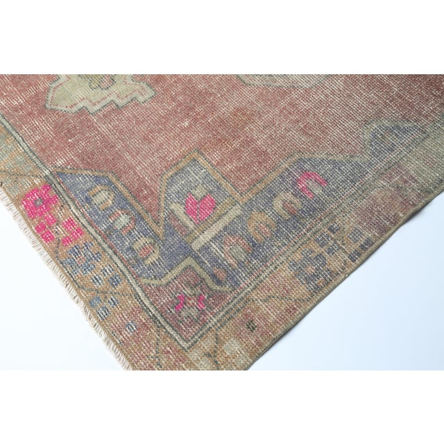 Mid 20th Century Vintage Turkish Oushak Rug – Soft Earth Tones With Tribal Medallion Design - 4' 3'' X 7' 5'' For Sale - Image 5 of 11