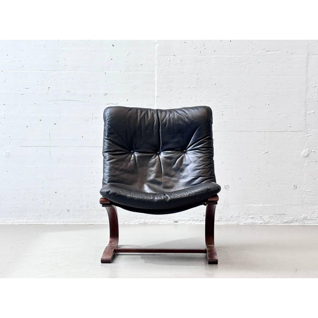 The iconic kengu lounge chair, designed in the 1970s by elsa and nordahl solheim for the norwegian manufacturer rybo,...