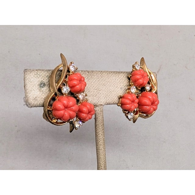 Mid-Century Modern Vintage 1950s Signed Crown Trifari Goldtone Faux-Coral Melon Rhinestone Clip Earrings-2 Pieces For Sale - Image 3 of 8