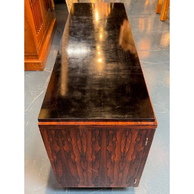 Art Deco Early 20th Century Rosewood and Black Lacquer Side Cabinet For Sale - Image 3 of 6