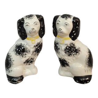 Pair of Antique English Staffordshire Dogs With Sponge Decoration, C. 1840–1860 For Sale