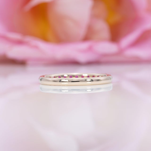 Red Ruby Band Ring in Solid 14k Gold - Elegant Fine Jewelry, Classic Band Ring, Size 6.75 For Sale - Image 8 of 9