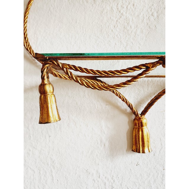 1950s Vintage Hollywood Regency Style Italian Gilt Iron Rope & Tassle Wall Shelf For Sale - Image 5 of 12