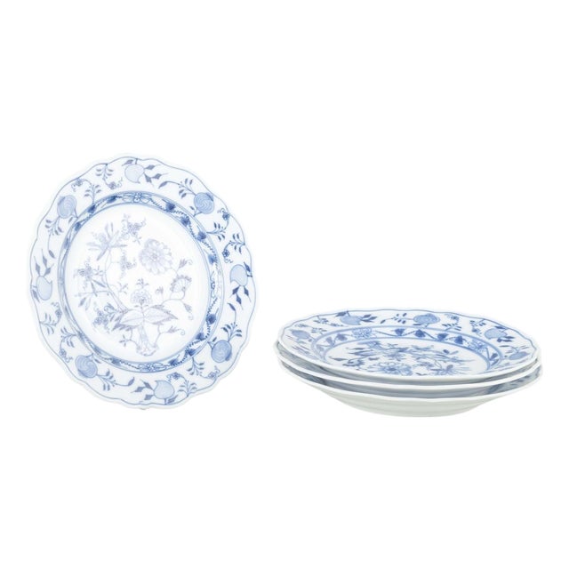 Zwiebelmuster Dinner Plates in Porcelain from Meissen, Germany, Set of 4 For Sale
