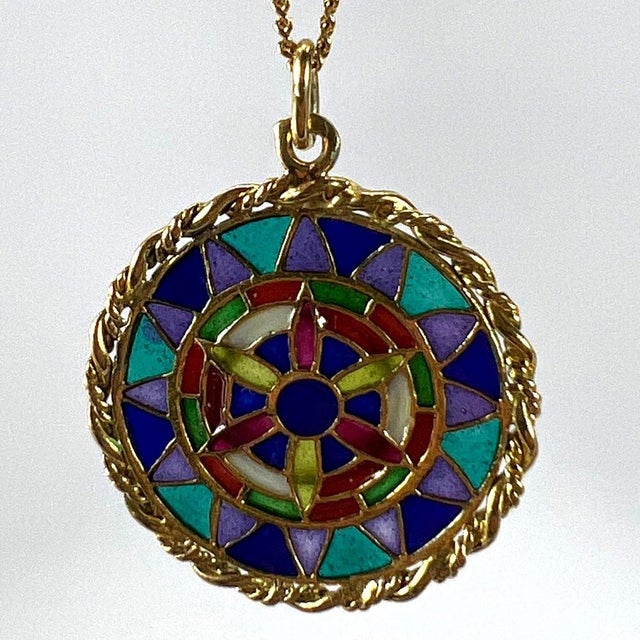 French Window Plique-À-Jour Pendant Medal in Enamel and 18 Karat Yellow Gold, 1930s For Sale - Image 3 of 18