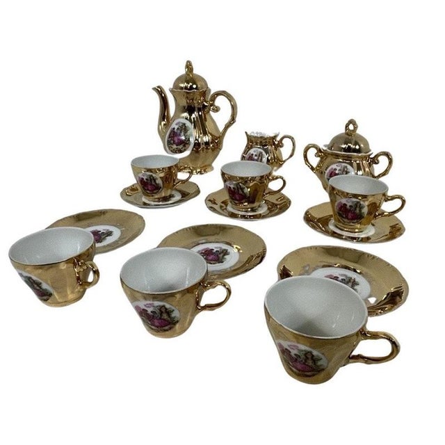 Vintage Mocca style tea of coffee set. Consisting out of 6 cups and 6 matching saucers, sugar pot, milk jug and a teapot....