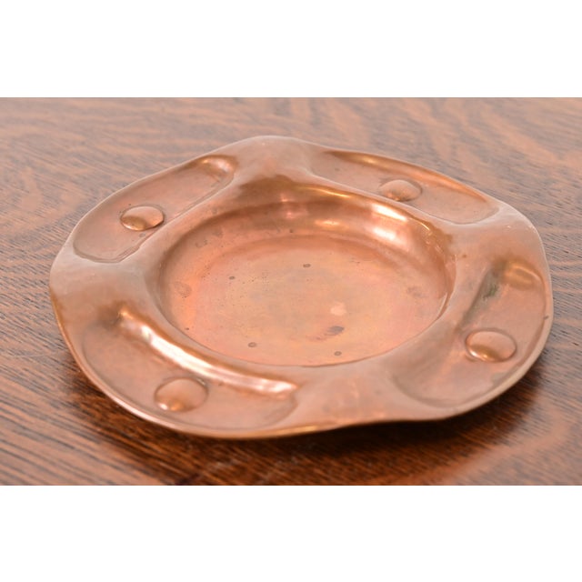 Early 20th Century Gustav Stickley Signed Hammered Copper Ashtray or Catchall, Circa 1910 For Sale - Image 5 of 10
