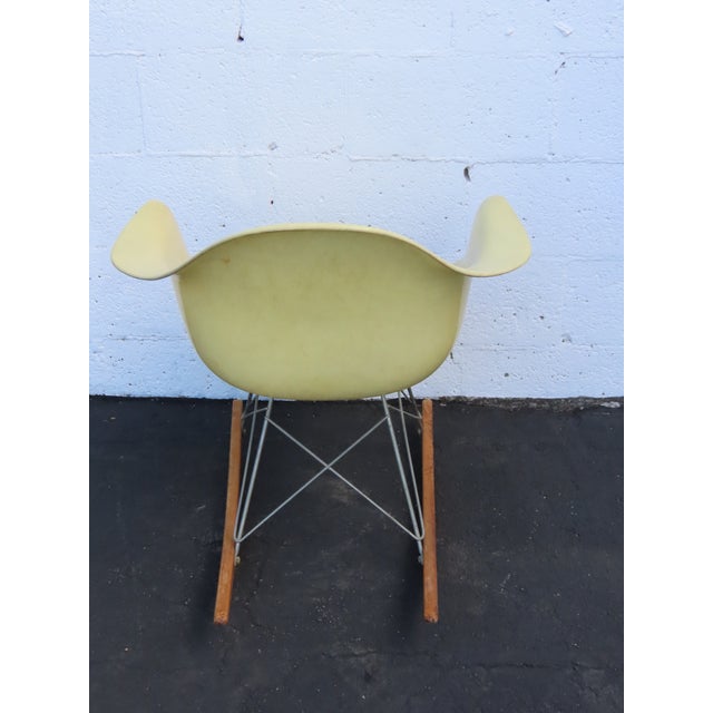 Herman Miller Eames Fiberglass Shell Rocking Chair 1960s Parchment Color 6641 For Sale - Image 11 of 18
