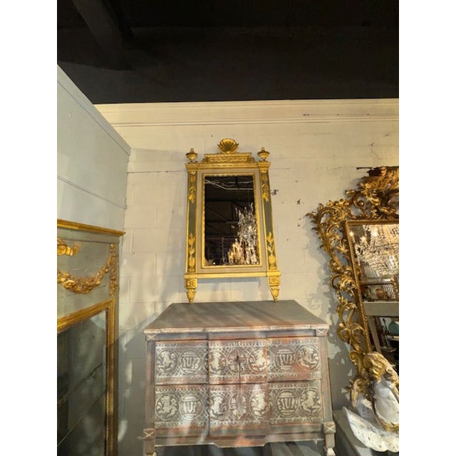 Neoclassical 19th Century Italian Carved and Parcel Gilt Neo-Classical Style Mirror For Sale - Image 3 of 7