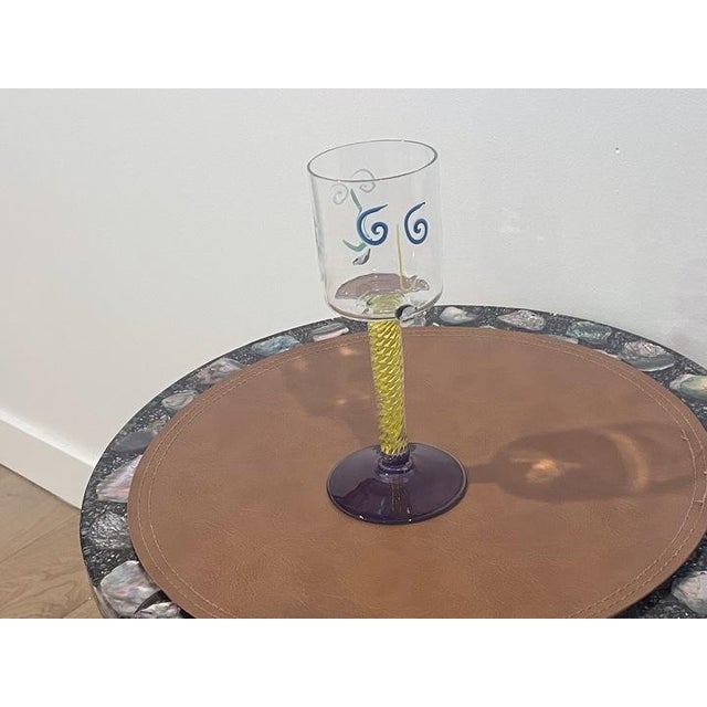 Late 20th Century Signed Kerry Feldman Fine Line Studios Abstract Face Art Wine Glass For Sale - Image 4 of 4