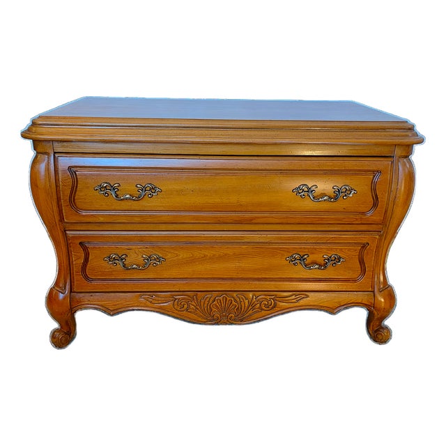 Vintage Hickory Furniture French Provincial Louis XV Bombe Chest For Sale