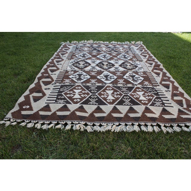 1980s Bohemian Style Handwoven Oushak Authentic Vintage Turkish Kilim Rug 4x6 Ft For Sale - Image 4 of 9
