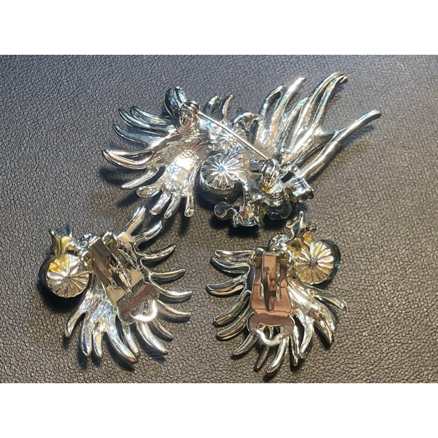 Coro MCM Jewelry Coro Style Brooch and Earrings Set Off-White Enamel Tendrils Interleaved With Textured Silver-Tone Strands., 3 Pieces For Sale - Image 4 of 6