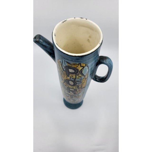 The blue ceramic "Porto" bottle by Jean de Lespinasse, made in Vallauris on the Côte d'Azur, embodies the elegance of...