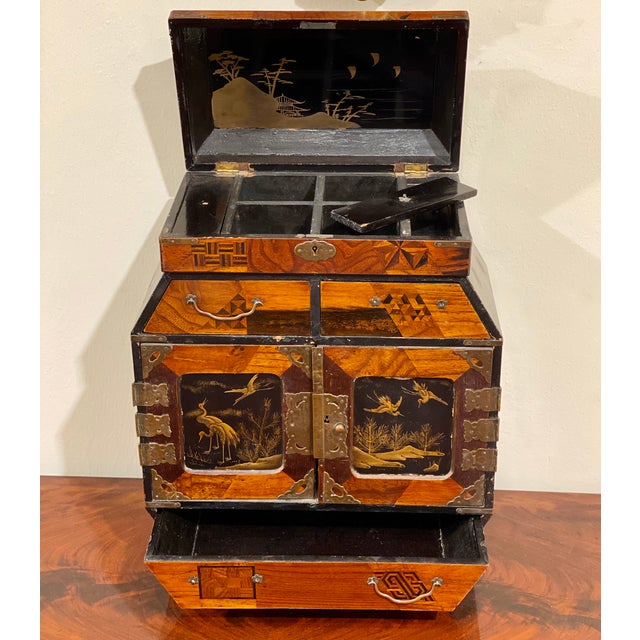 Table jewelry box entirely handmade by master oriental cabinetmakers with brass finishes. Precious inlays and paintings in...