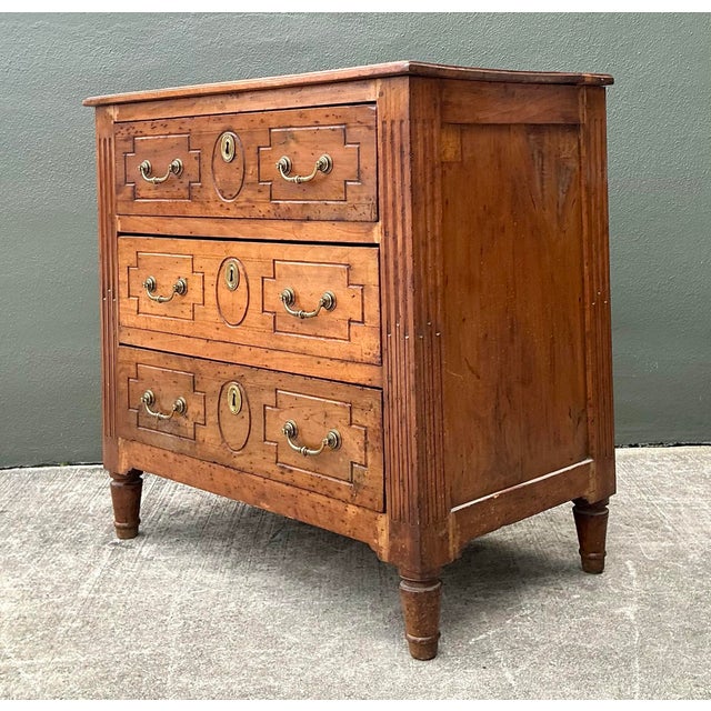 Vintage Louis XV Fluted Chest of Drawers For Sale In West Palm - Image 6 of 12