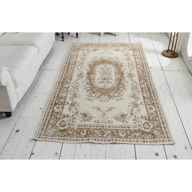 Beige Mid 20th Century Geometric Anatolian Wool Carpet For Sale - Image 8 of 10