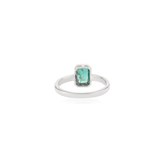 Metal 0.57 Carat Natural Emerald Classic Solitaire Ring in 925 Silver- Size 7 For Sale - Image 7 of 10