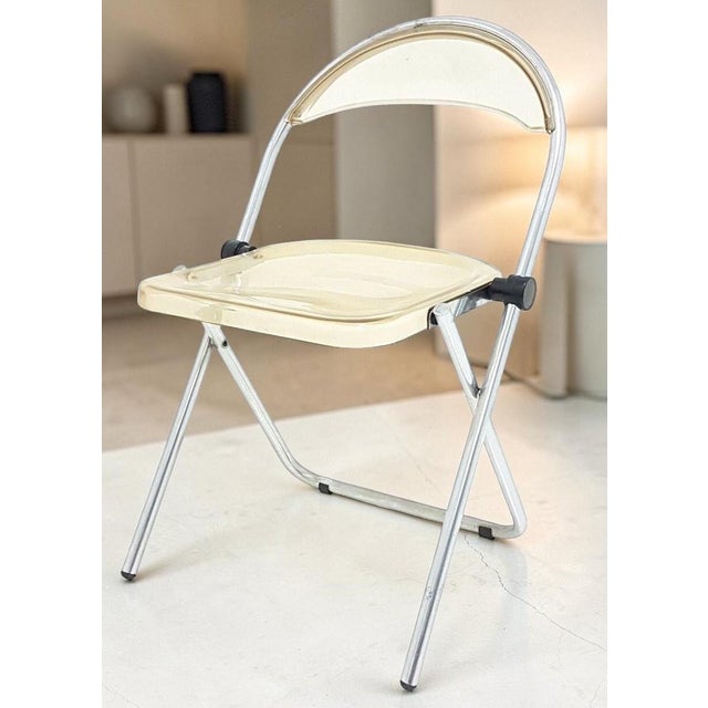 Lot of four folding chairs in acrylic glass and steel, original from the 1970s, likely produced in the wake of the success...