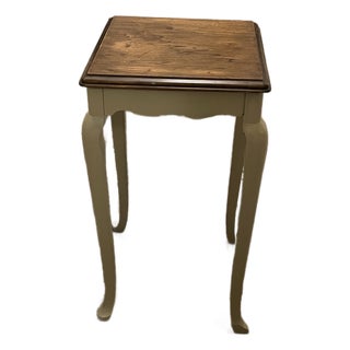Vintage Queen Anne Style Accent Side Table For Sale