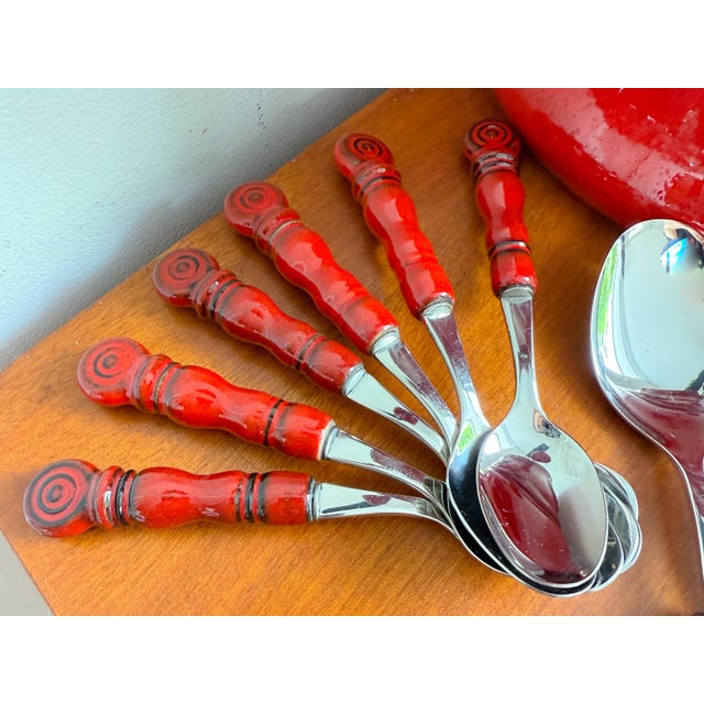 Ceramic Vintage Tirol Cutlery Set and Fondue Pot in Red Ceramic and Stainless Steel, 1970s, Set of 24 For Sale - Image 7 of 13