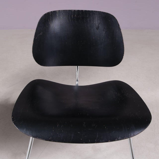 LCM Chairs in Chrome Metal with Black Plywood by Charles & Ray Eames for Herman Miller, USA, 1960s, Set of 2 For Sale - Image 6 of 11
